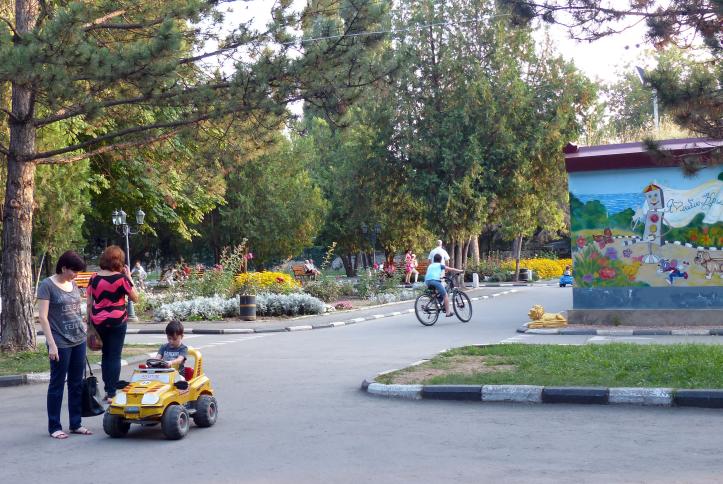 Traffic Park - While the travel safety park is well-maintained and has working lights, none of the children wore helmets or other protective gear while skating, cycling or driving a motorized car.
