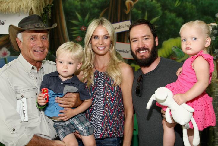 Jack Hanna with Mark-Paul and Catriona Gosselaar and family - Safe Kids Day 2016