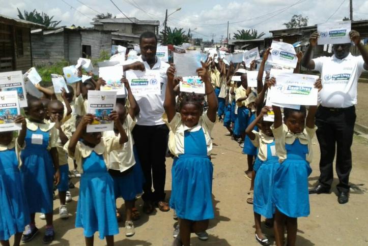 Kids in Cameroon showing their pledges for Global Road Safety Week